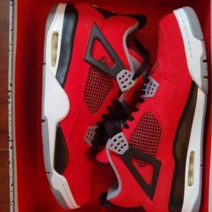 AIR JORDAN 4 RETRO "TORO BRAVO
